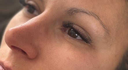 Extension de cils à Cil’Lia Beauty, Vendières, Hauts-de-France, FR, offrant une touche d'élégance naturelle.