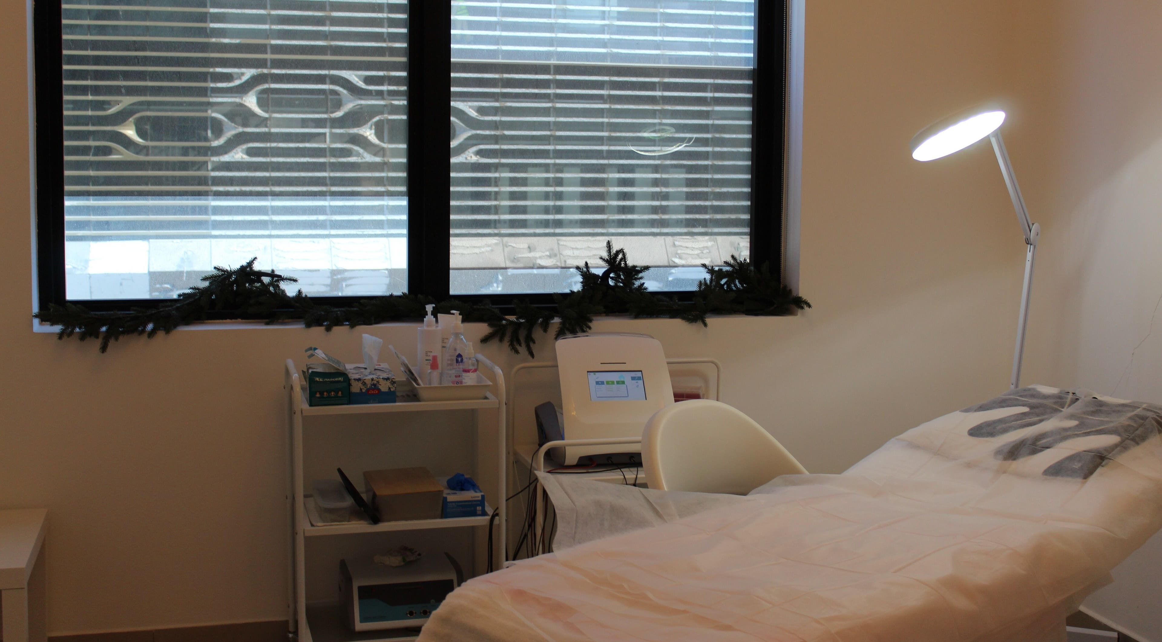 Cozy treatment room at Hair Que Electrolysis Ladies Cosmetic and Personal Care Center, دبي, دبي, AE.