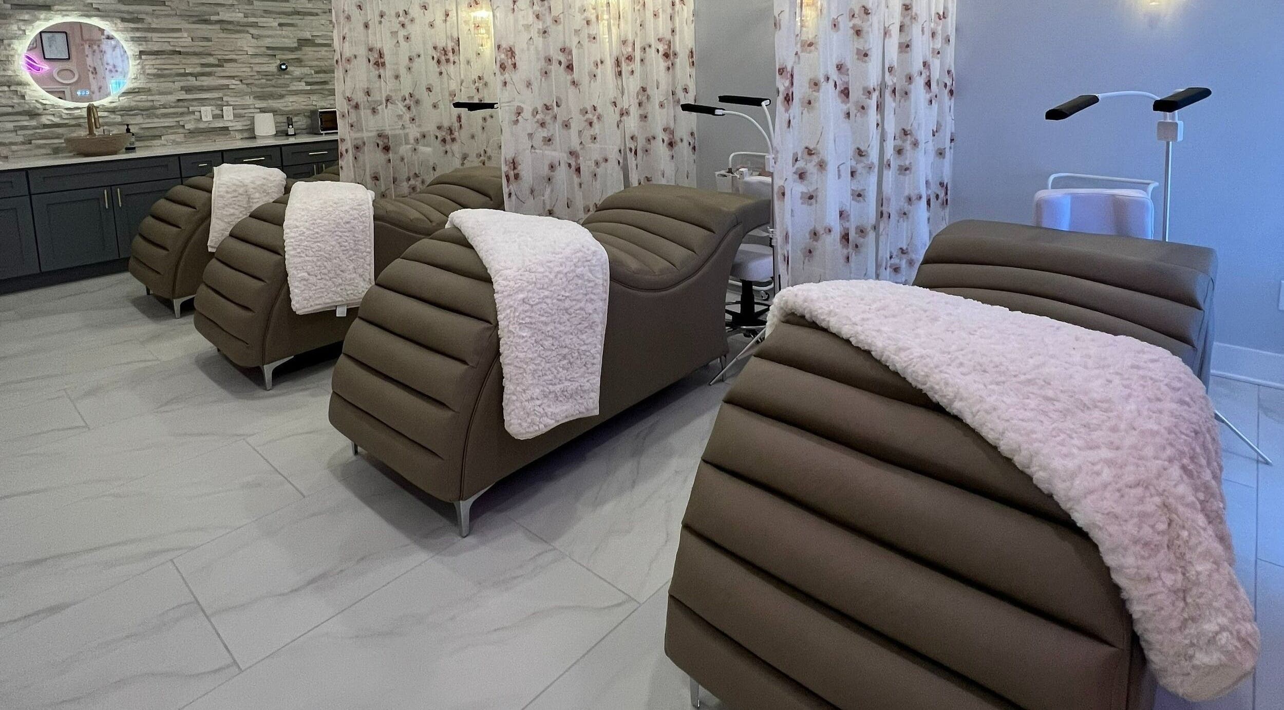 Relaxation chairs at Dolce Lash Beauty Lounge in Washington Township, New Jersey, US offering serene ambiance.