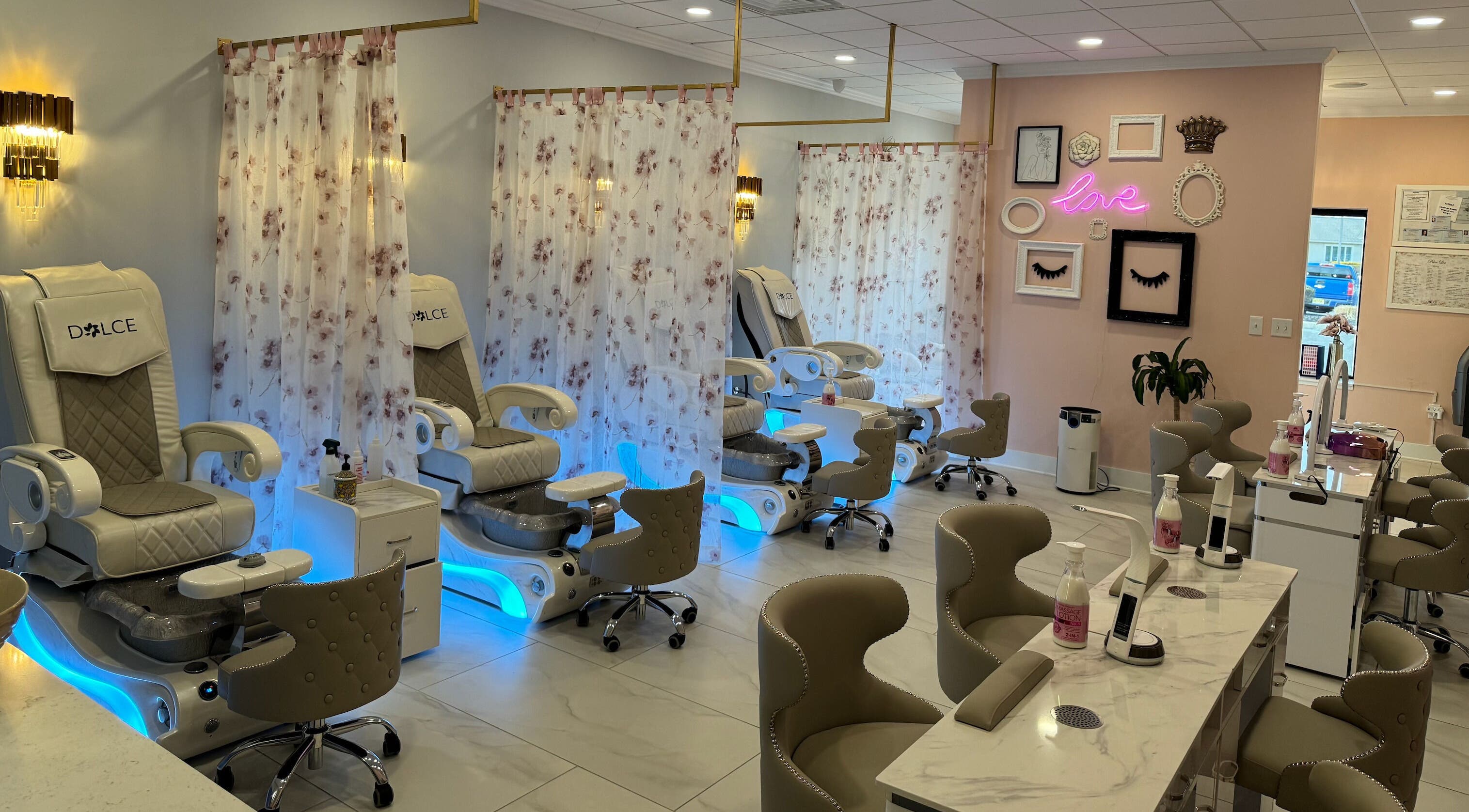 Elegant seating at Dolce Lash Beauty Lounge in Washington Township, New Jersey, US offers premium comfort.