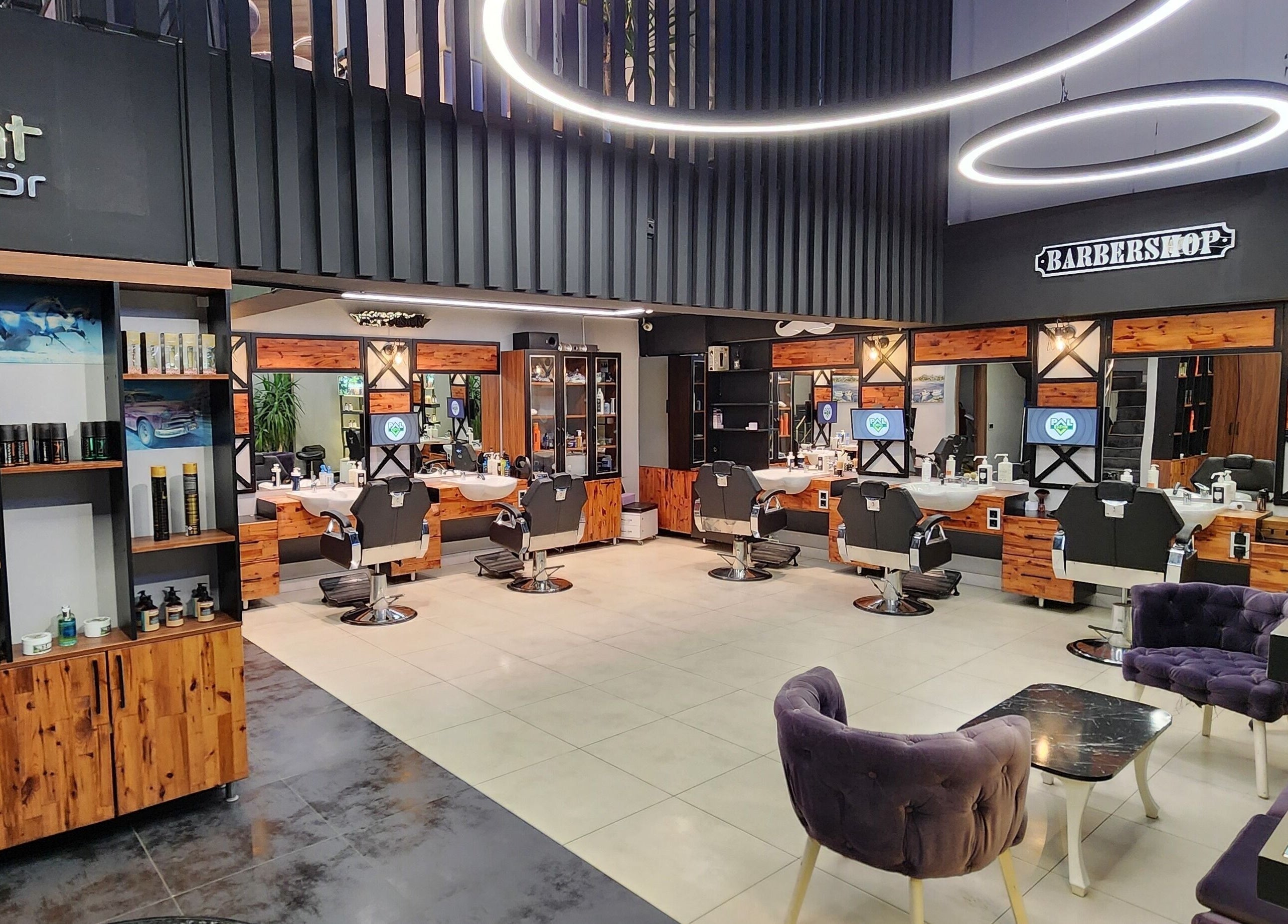 Interior of Alkent Erkek Kuafor in İstanbul, İstanbul, TR, showcasing stylish barber chairs and modern decor.