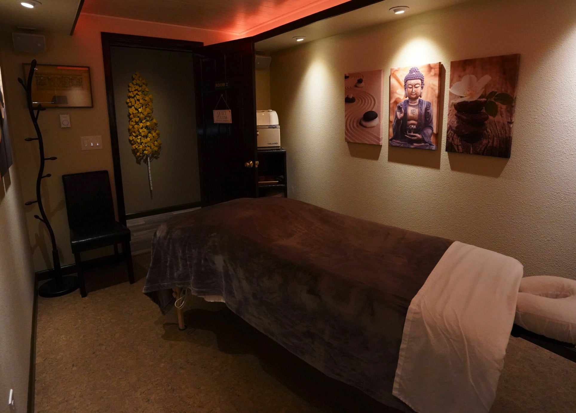 Relaxing massage room at Mt. Royal Spa in Frisco, Colorado, US with calming decor and ambient lighting.