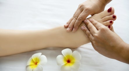 Siri’s  Massage image 2