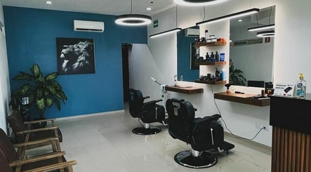 Leones Barber Studio