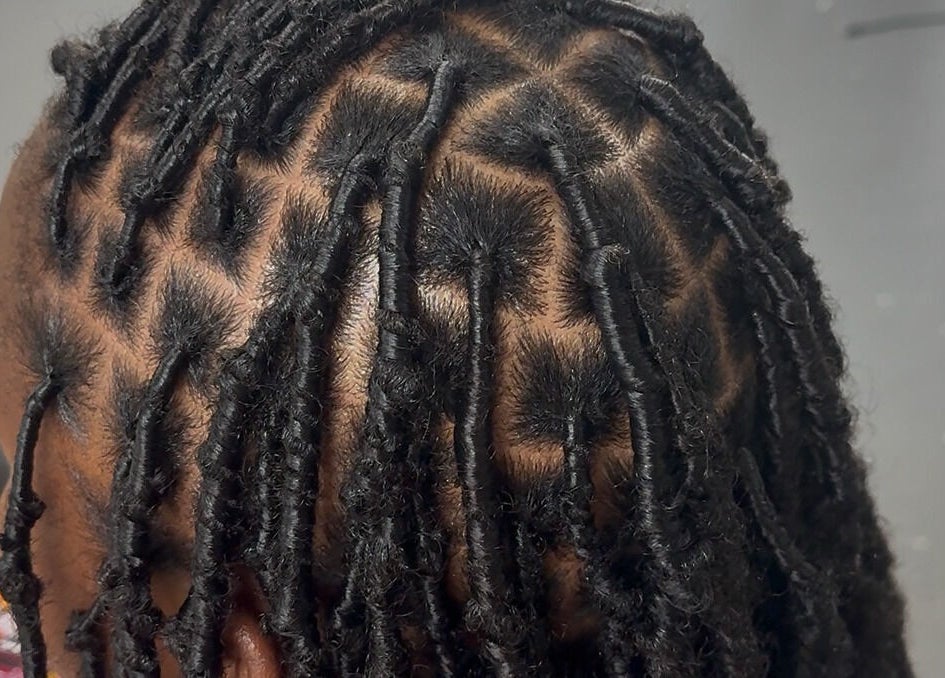 Coiffure tressée professionnelle chez Gems Style Official, Montréal, Québec, CA.