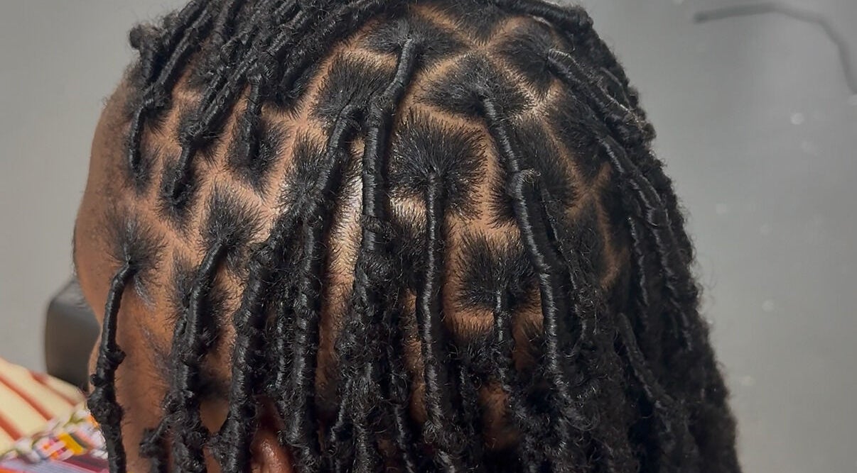 Coiffure tressée professionnelle chez Gems Style Official, Montréal, Québec, CA.