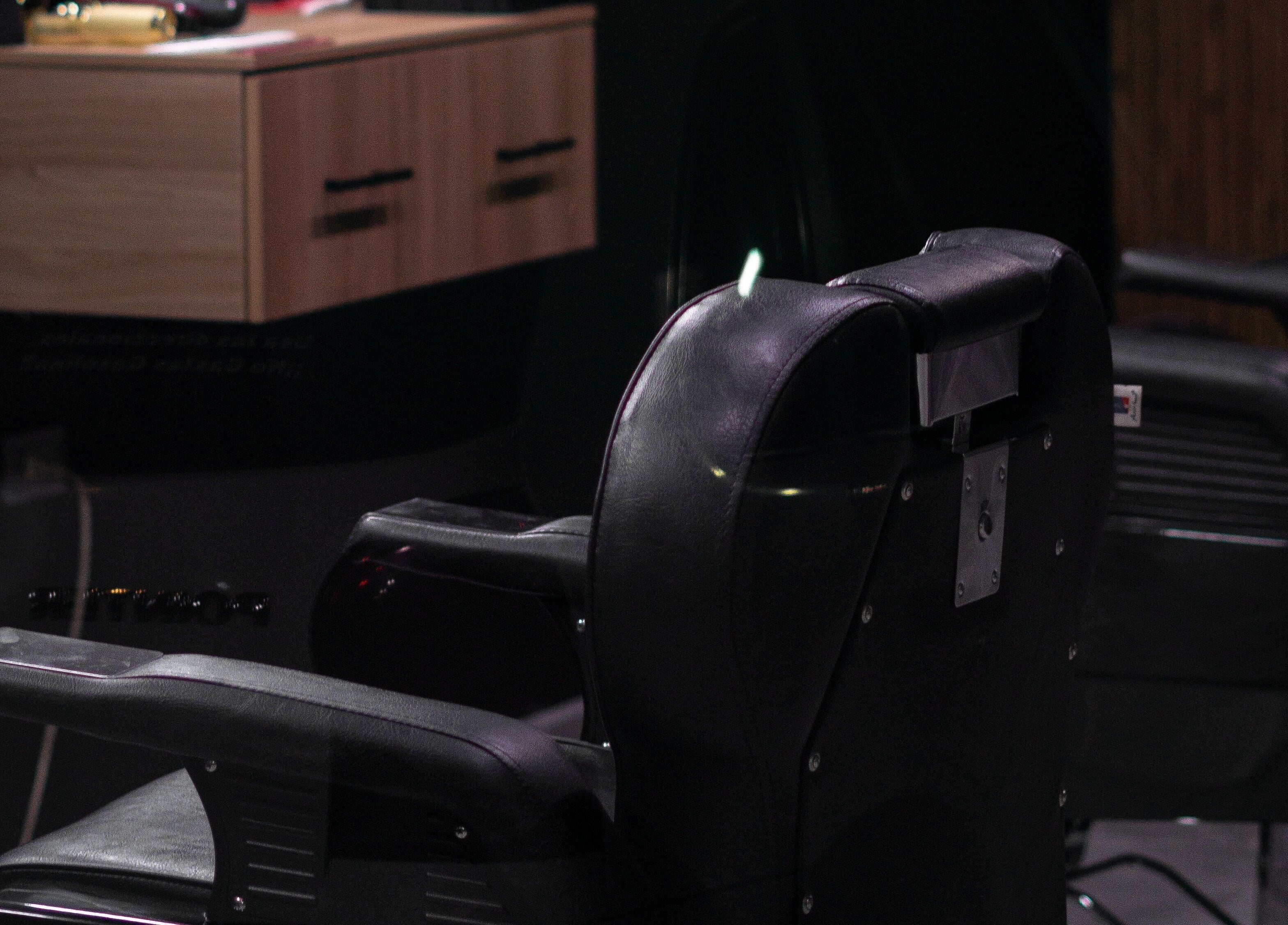 Sillón de barbería en Barberia leones, Chihuahua, Chihuahua, MX. Moderno y cómodo.