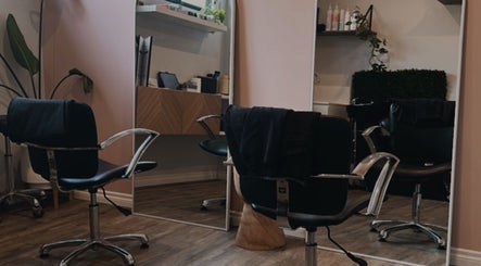 Hollys House of Hair