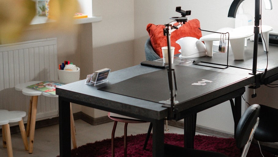 Comfortable and modern nail salon workspace at DIΛNΛ LISSOVΛ | Küünetehnik, Tallinn, Harju maakond, EE.
