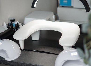 Modern manicure setup at Diana Lissova | Maniküür Pediküür | Deeliss Oü in Tallinn, Harju maakond, EE.