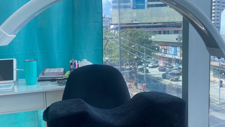 Espacio acogedor en Paola Lash Artist, Panamá, Provincia De Panamá, PA, con vista urbana y luz natural.