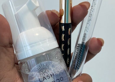 Productos de belleza de Paola Lash Artist en Panamá, Provincia De Panamá, PA, realzando la experiencia de pestañas.