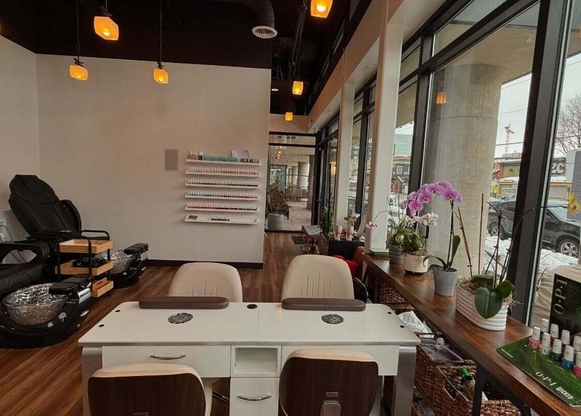 Interior of Sapa Wellness Workshops - Breath Work With R. Christian Minson in Denver, Colorado, US with nail stations.