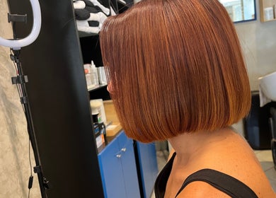 Taglio bob elegante e moderno presso Stile 2000 acconciature a Colonna, Lazio, IT.