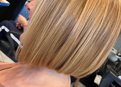 Acconciatura bionda curata presso Stile 2000 acconciature, Colonna, Lazio, IT.