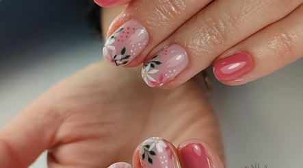 Beautyhelenenails image 3