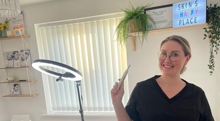 Professional at Julia Plas Skin Alsager in Stoke-on-Trent, England, GB, ready for a skincare session.