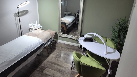 Julia Plas Skin At The House Of Hair