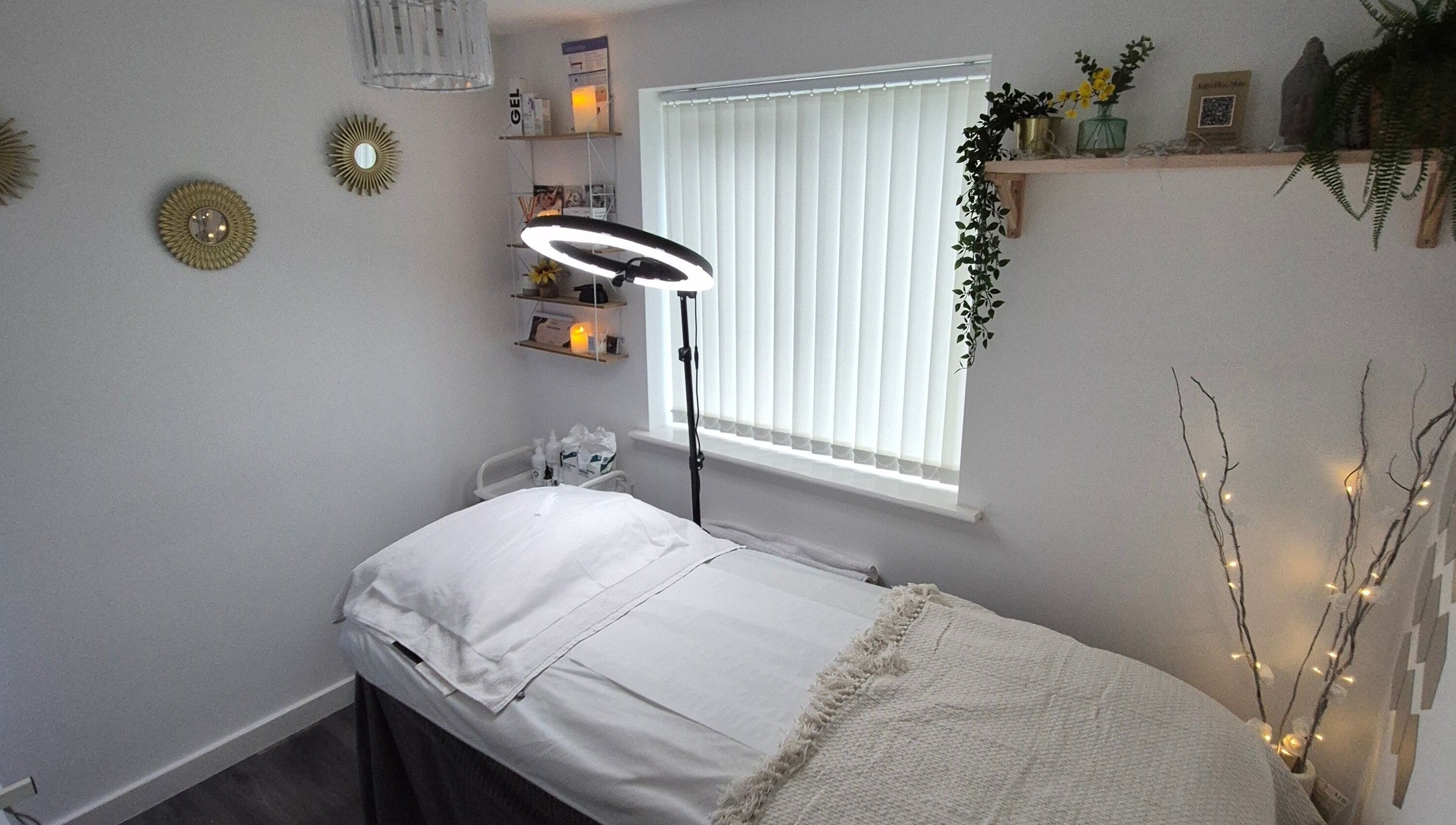 Serene treatment room at Julia Plas Skin Alsager, Stoke-on-Trent, England, GB with soft lighting and decor.