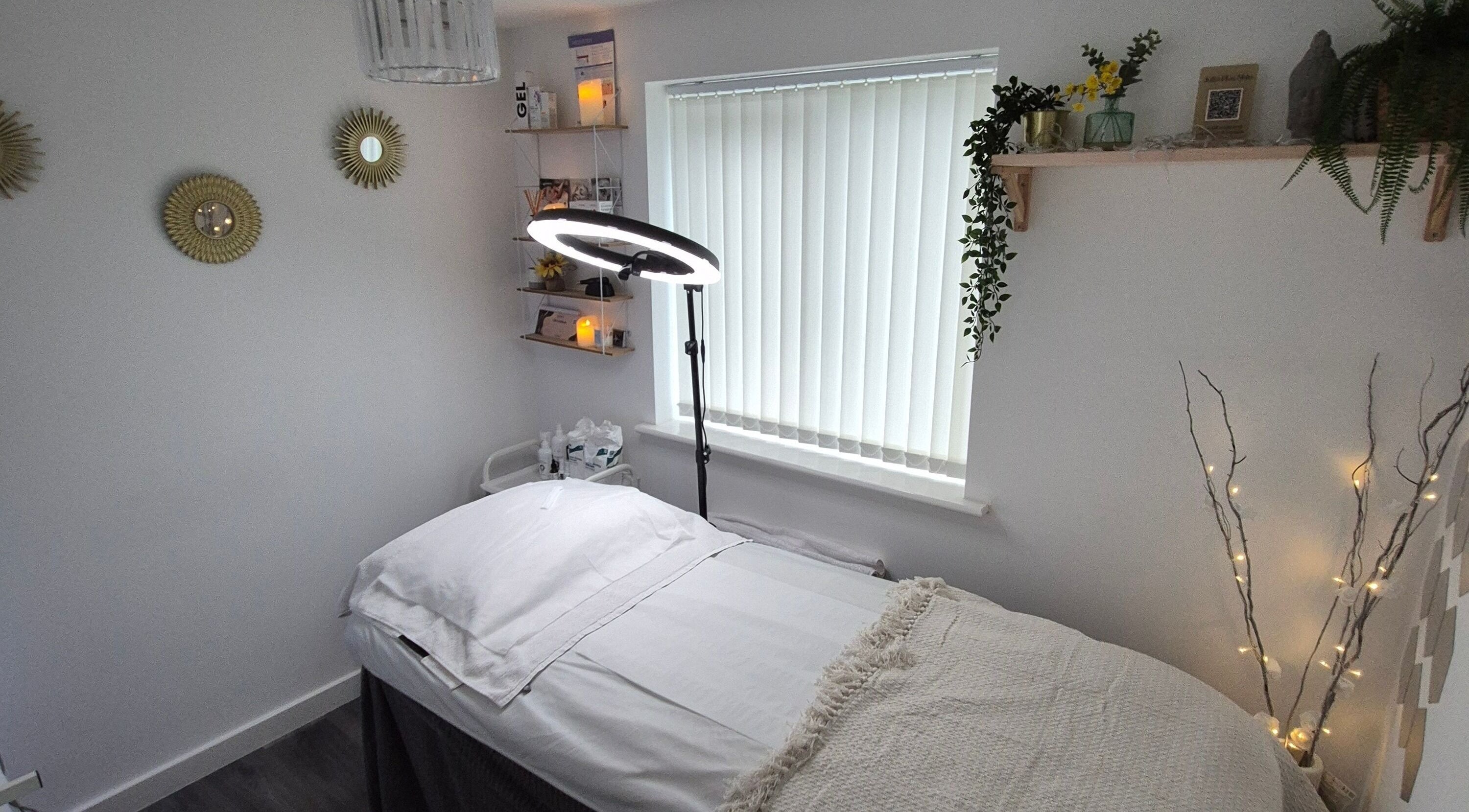 Serene treatment room at Julia Plas Skin Alsager, Stoke-on-Trent, England, GB with soft lighting and decor.