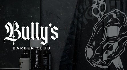 Interior moderno de Bully's Barber Club en Paraná, Entre Ríos, AR con diseño estilizado de león.