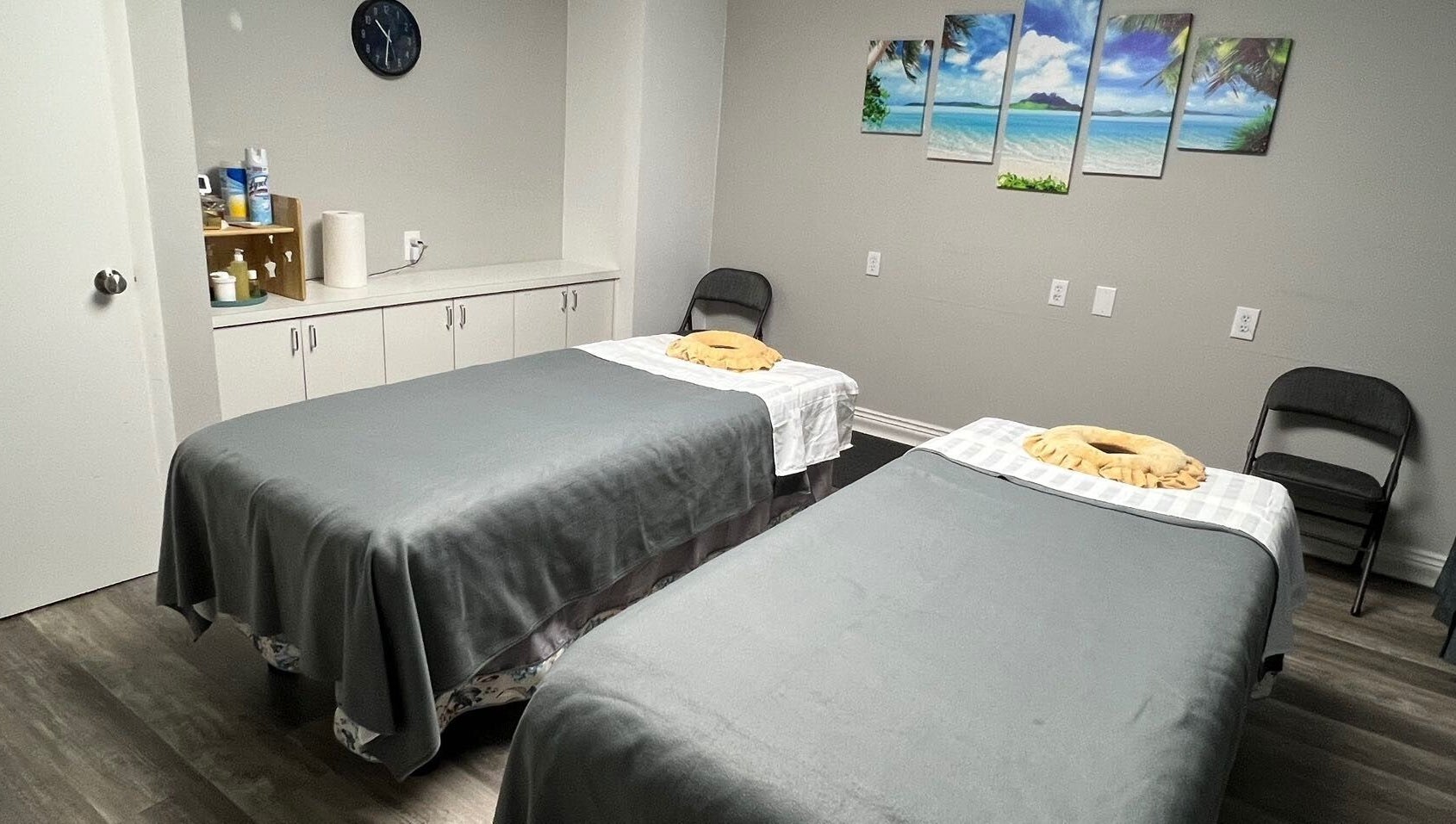 Relaxing massage room with twin beds at ZY Massage Spa in Sarasota, Florida, US, featuring calming decor.