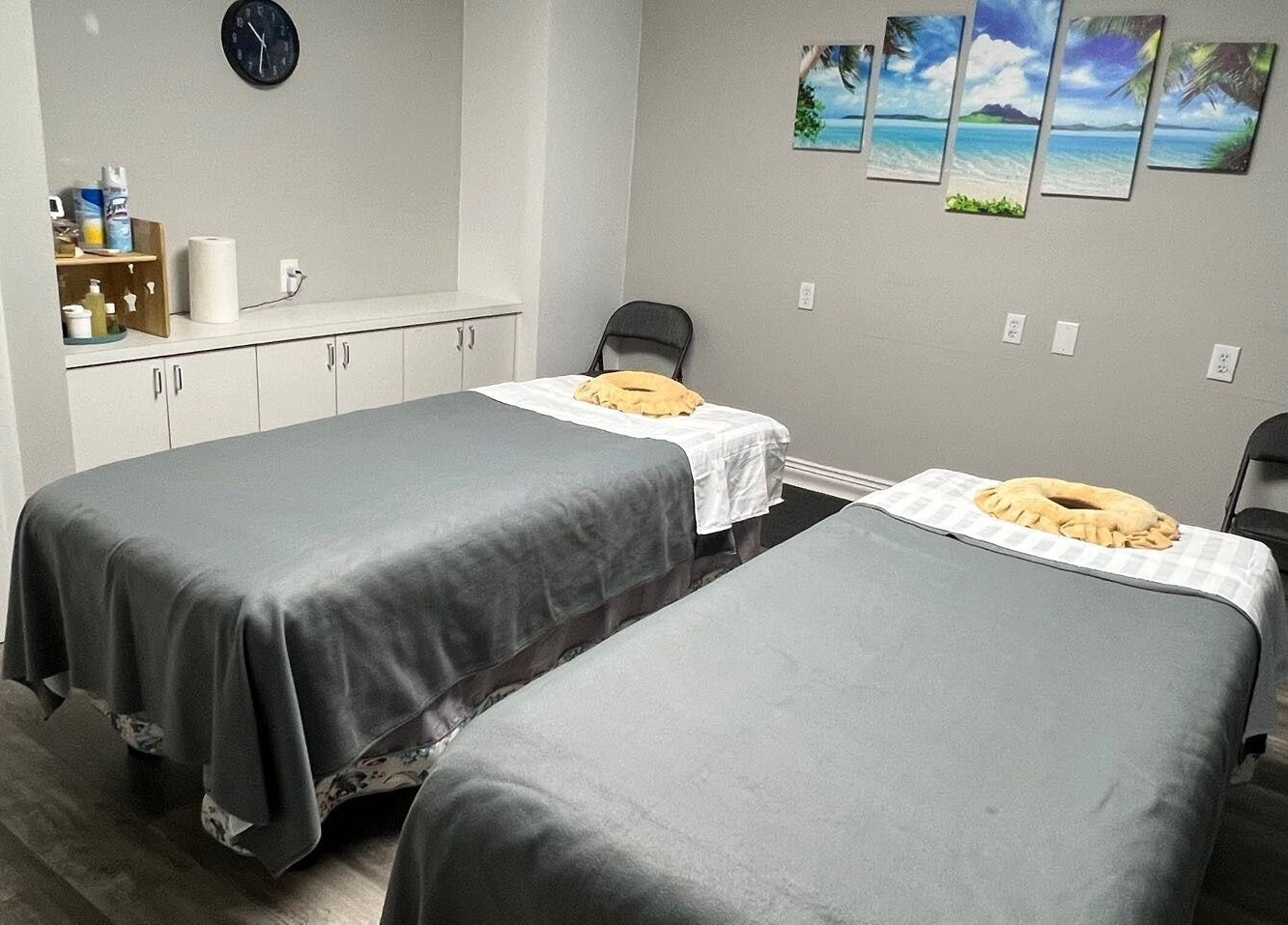 Relaxing massage room with twin beds at ZY Massage Spa in Sarasota, Florida, US, featuring calming decor.