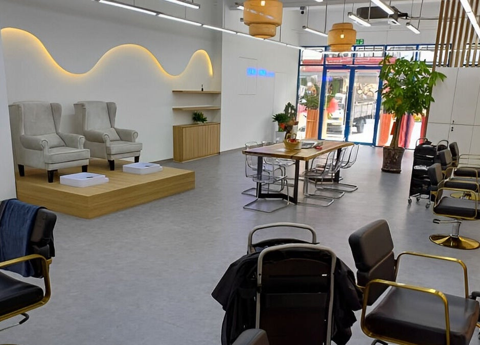 Spacious interior of Serahair By Seoul Korea Salon in Johor Bahru, Johor, MY, featuring modern decor and styling stations.