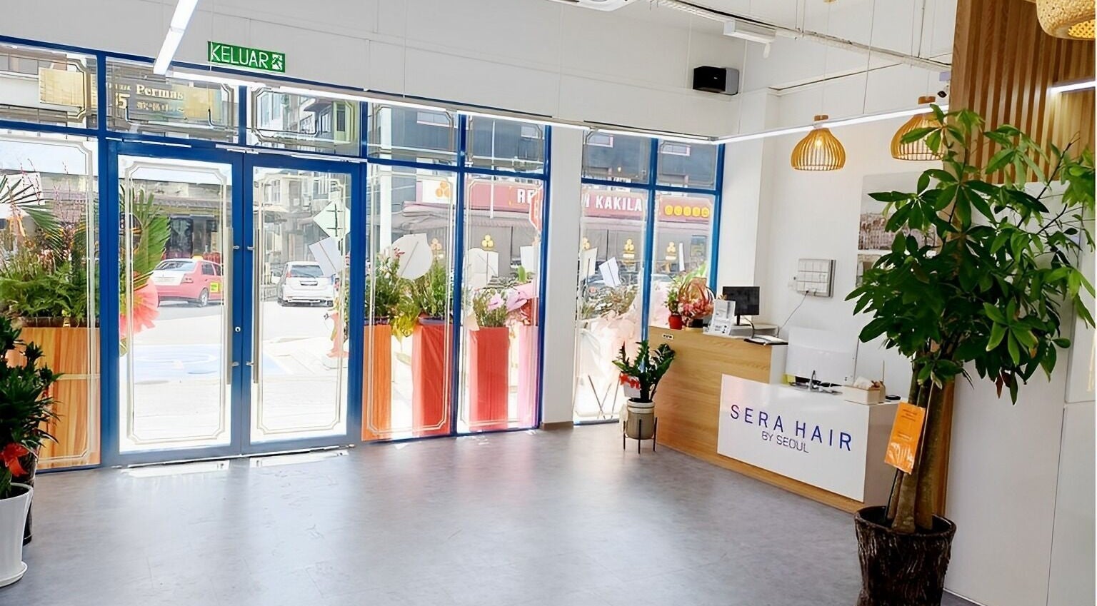 Bright, modern entrance of Serahair By Seoul Korea Salon in Johor Bahru, Johor, MY with vibrant decor.