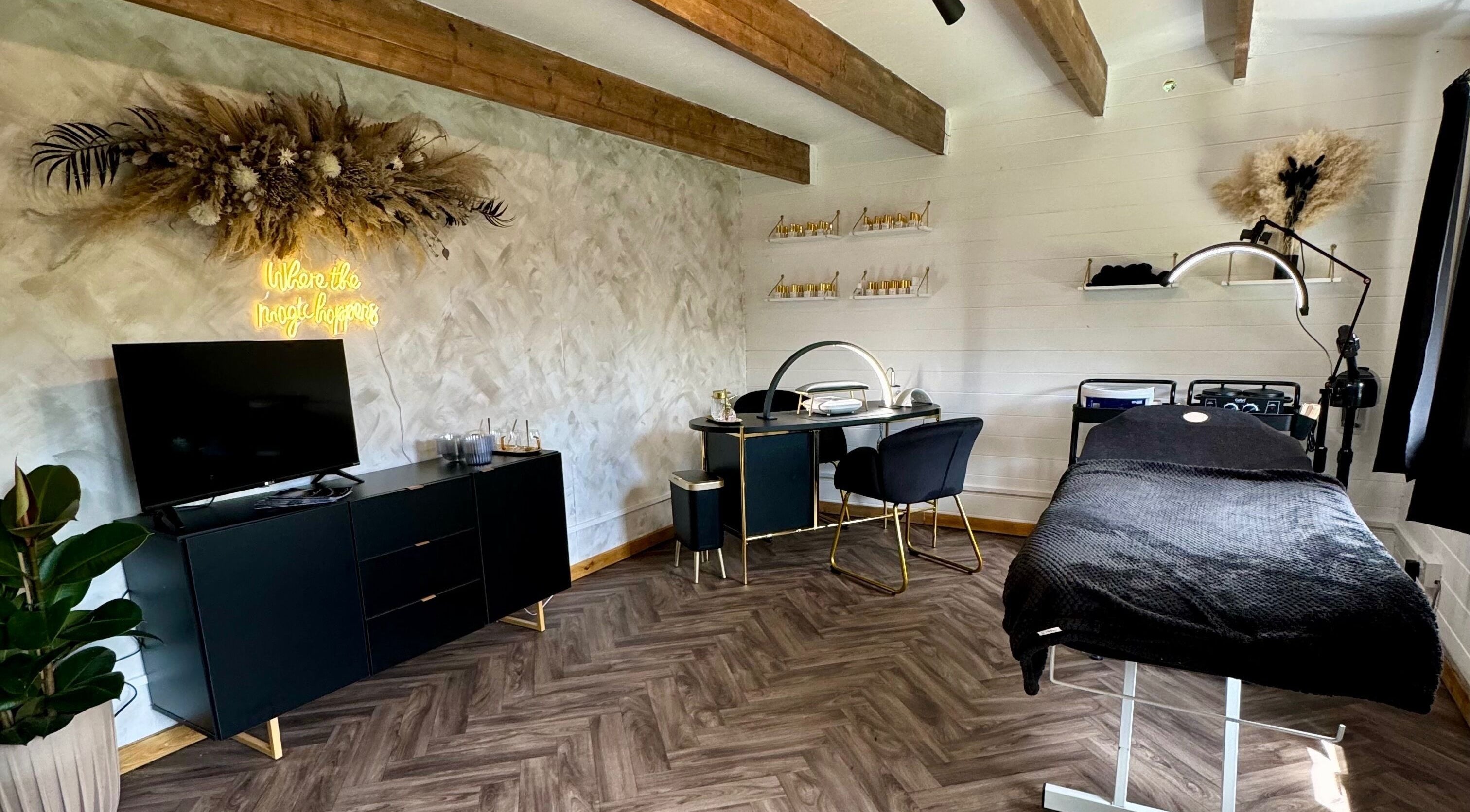 Elegant salon space at Casa Di Valentina Nails, Beauty & Wellness in Little Stanney, England, GB. Cozy and stylish decor.