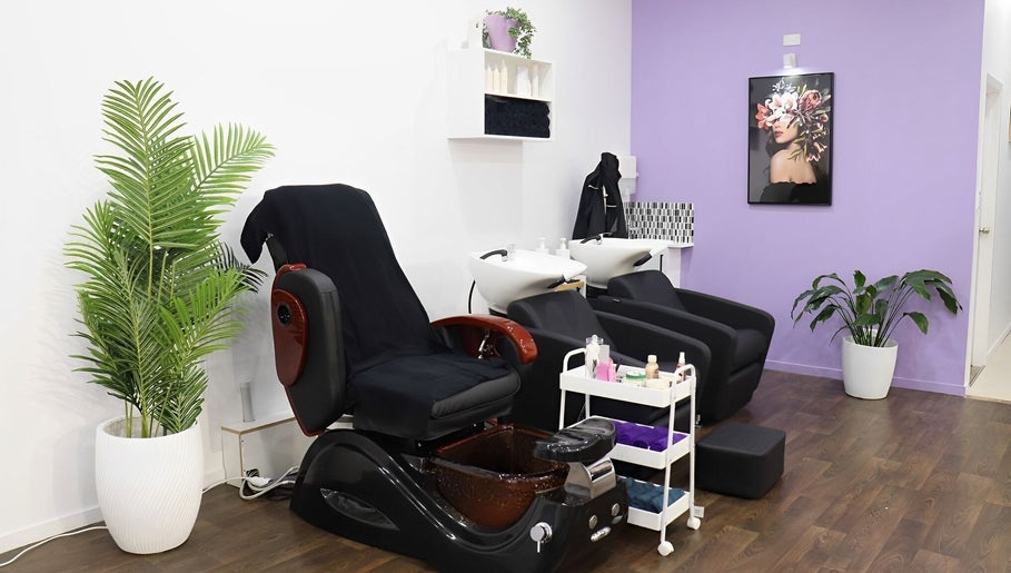 Glam Plus Hair & Beauty Salon imagem 1