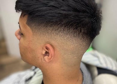 Corte degradado moderno en BDM Barbería Dal Molin, Awj, Santa Fe, AR.