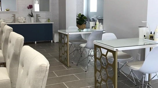 Top Coat Nail Studio