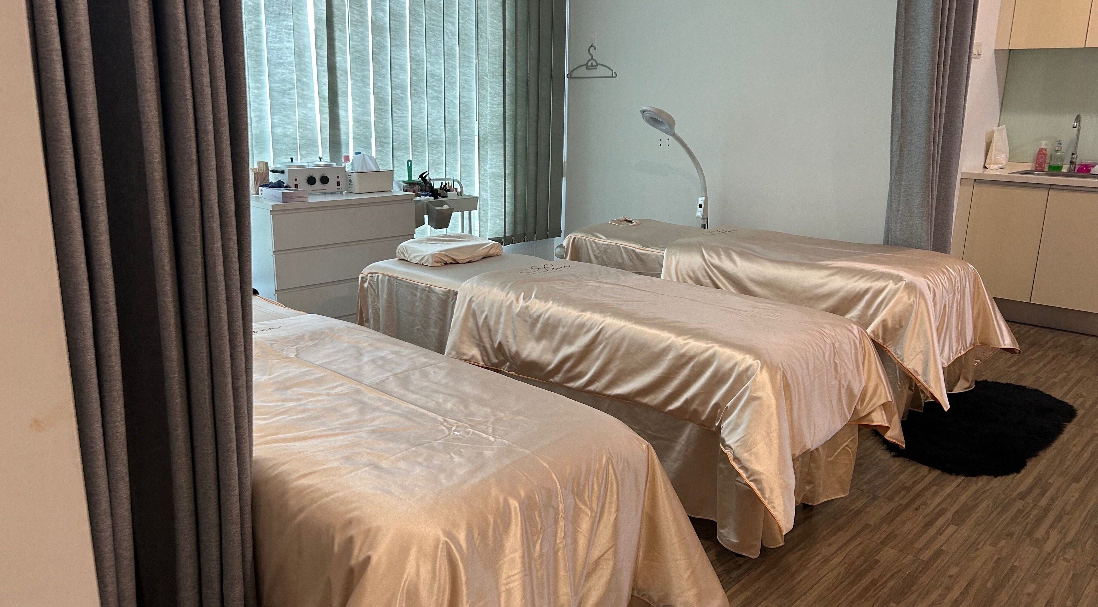 Elegant treatment beds at Lash Lift Haven - KL in Kuala Lumpur, Wilayah Persekutuan Kuala Lumpur, MY.