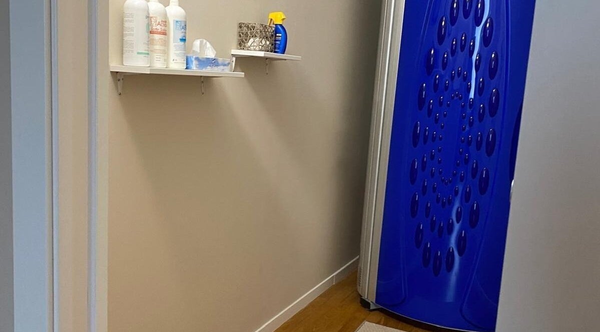 Area spa con doccia blu innovativa presso Beauty Charme, Botticino, Lombardia, IT.