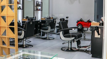 hình ảnh 2 của Razors Spa & Gents Salon