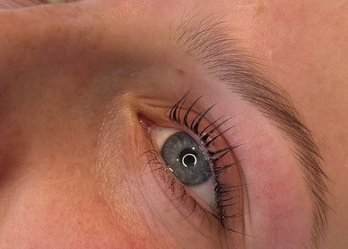 Close-up of a beautifully enhanced eye at Bloom Boutique Beauty, Dunedin, Otago, NZ, highlighting lush lashes.