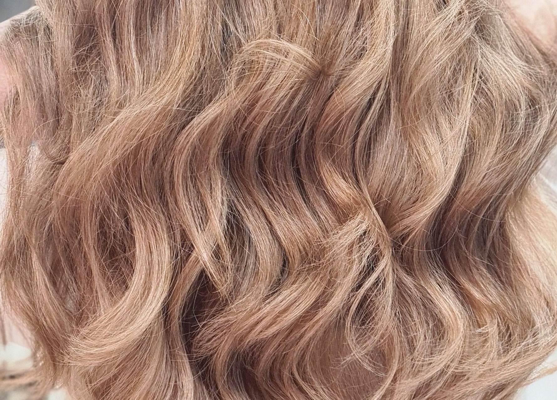 Вълнисти къдрици от V Style - Hair Studio, Шумен, Шумен, BG.