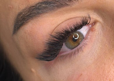 Close-up of expertly crafted eyelash extensions at Electric Lashes Uk, Bedford, England, GB.