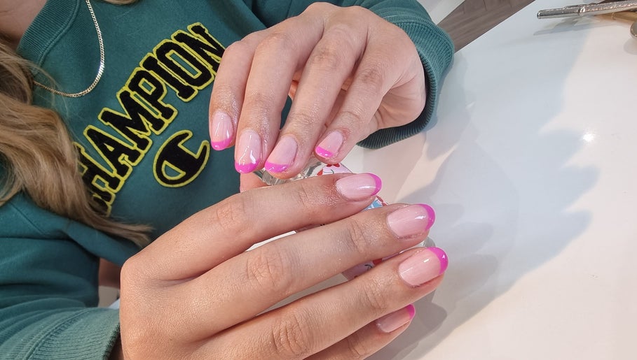 Nicola's Nails and Beauty – obraz 1