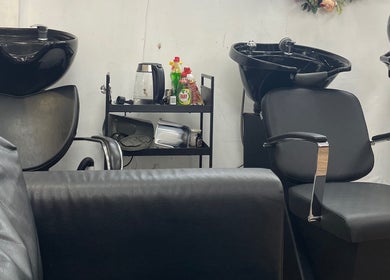 Shampoo stations at Glammy Beauty in London, England, GB offer a serene salon atmosphere for relaxation.