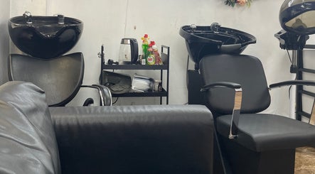Shampoo stations at Glammy Beauty in London, England, GB offer a serene salon atmosphere for relaxation.
