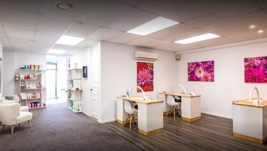 Viva Beauté - East Auckland Clinic image 1