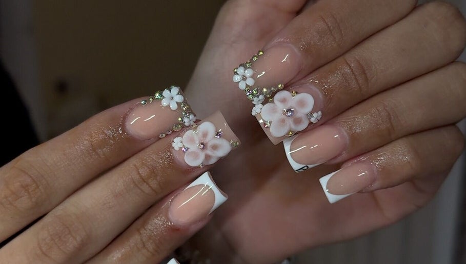 Lux & Belle Hair and Nails Salon image 1