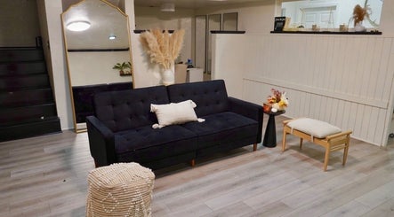 Stylish lounge at Kendra in Downey, California, US with modern decor and comfortable seating.