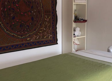 Salle de massage sereine à Amparo ૐ massage • voix • bioénergétiques | Villeray, Montréal, Québec, CA.