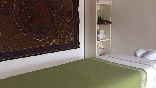 Amparo ૐ massage • voix • bioénergétiques | Villeray