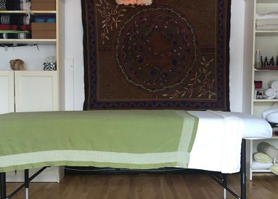 Salle de massage paisible à Amparo ૐ massage • voix • bioénergétiques | Villeray, Montréal, Québec, CA.