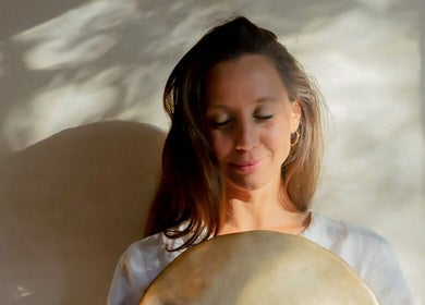 Praticienne sereine chez Amparo ૐ massage • voix • bioénergétiques à Villeray, Montréal, Québec, CA.