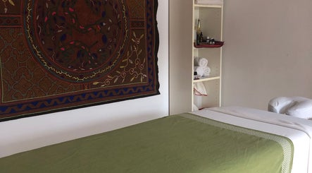 Salle de massage apaisante chez Amparo ૐ massage • voix • bioénergétiques | Le Plateau, Montréal, Québec, CA.